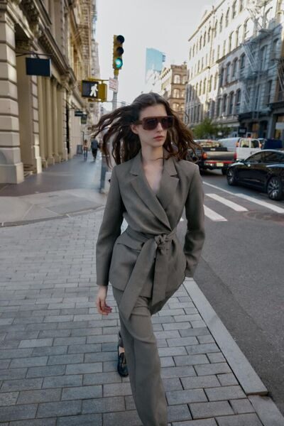 Блейзер с подплечниками и ремнем