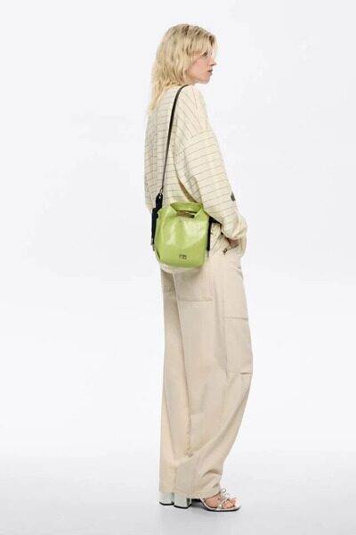 Мини-сумка из кожи цвета лайма